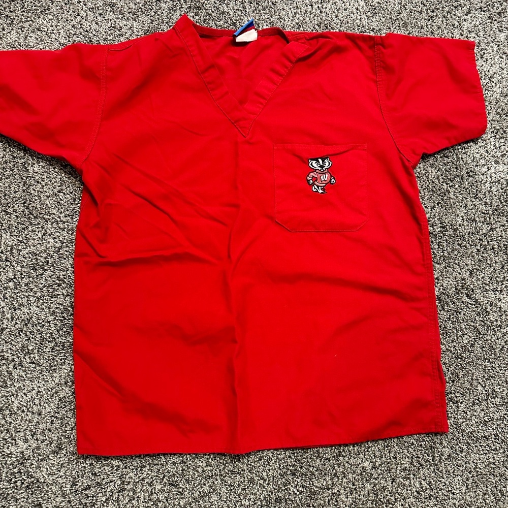 Wisconsin Badgers size Small scrub shirt top by Gelscrubs